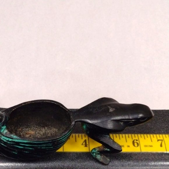Vintage Whimsical MCM Asian Inspired Bronze Frog Pulling an Upturned Shell 1950s - Picture 9 of 12
